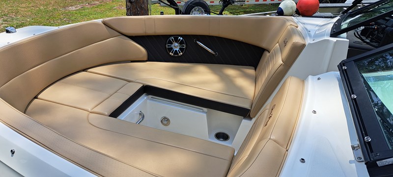 13_2019 23ft Sea Ray 230 SPX