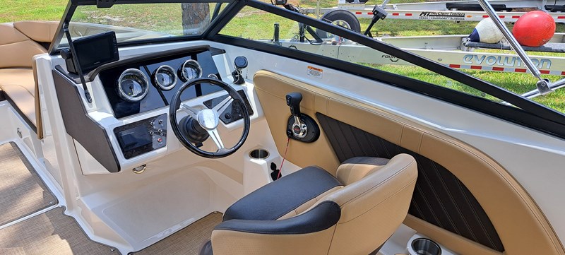 18_2019 23ft Sea Ray 230 SPX