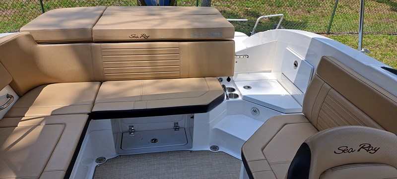 26_2019 23ft Sea Ray 230 SPX