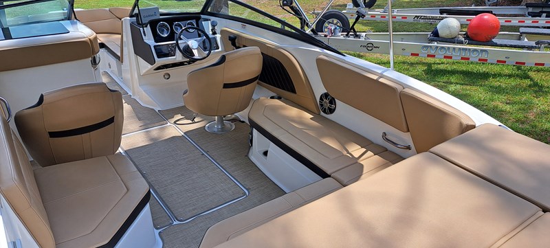 28_2019 23ft Sea Ray 230 SPX