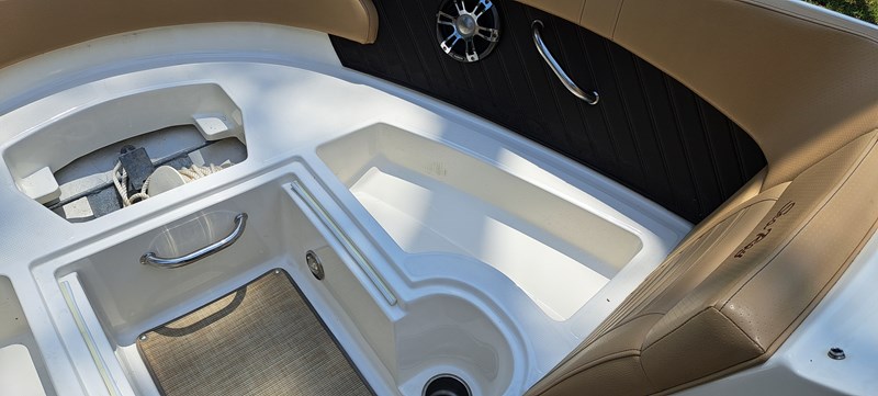 32_2019 23ft Sea Ray 230 SPX