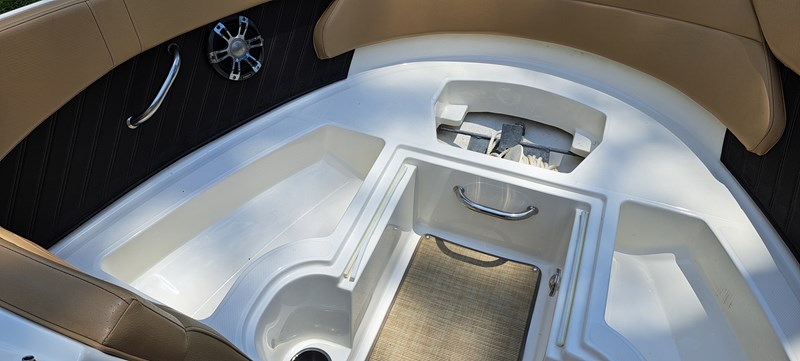 33_2019 23ft Sea Ray 230 SPX