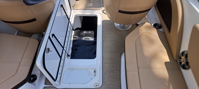 35_2019 23ft Sea Ray 230 SPX