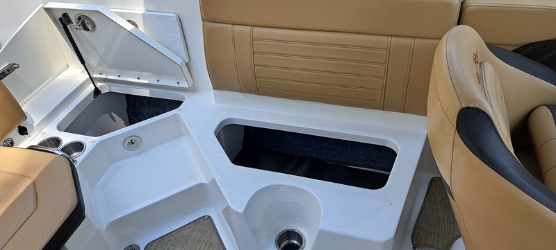 37_2019 23ft Sea Ray 230 SPX