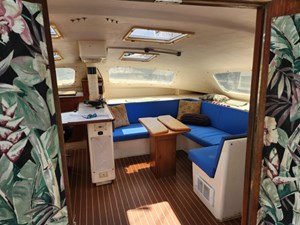 LICKETY SPLIT 30 Main Cabin 2