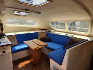 LICKETY SPLIT 31 Main Cabin 4