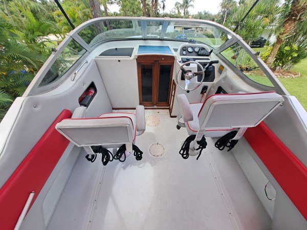 2_1988 22ft Boston Whaler Temptation 2200