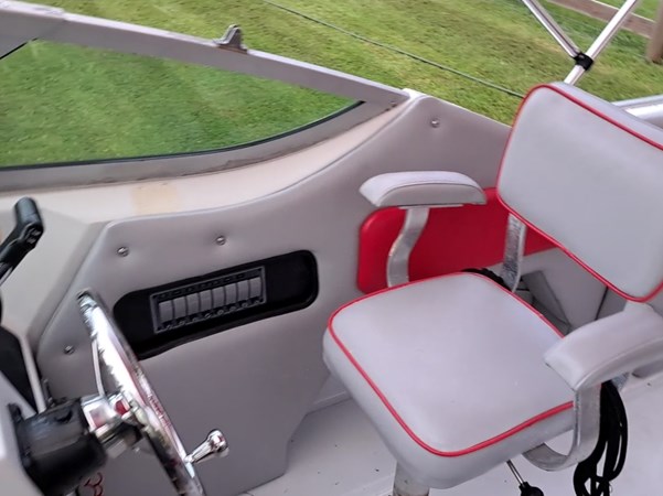 4_1988 22ft Boston Whaler Temptation 2200