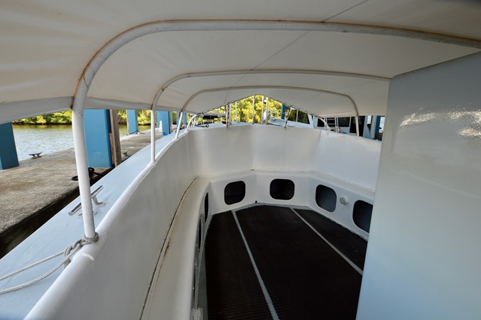 50 WILLARD 1979 FORWARD COCKPIT