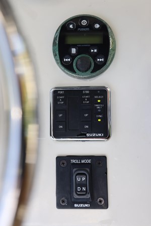 28_2001 30ft Contender 27 Open LATE FEES