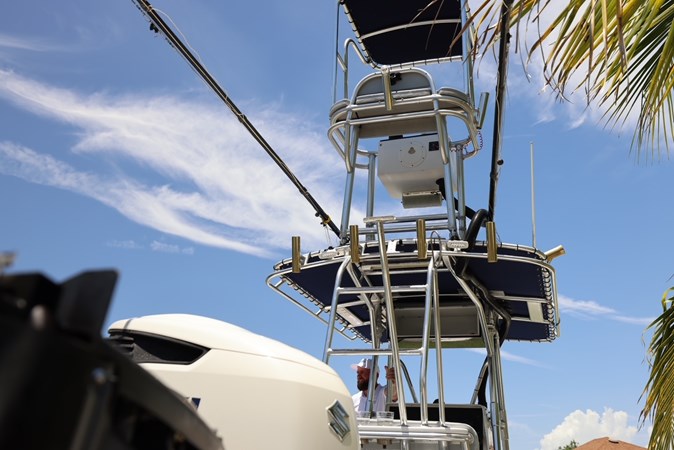 33_2001 30ft Contender 27 Open LATE FEES