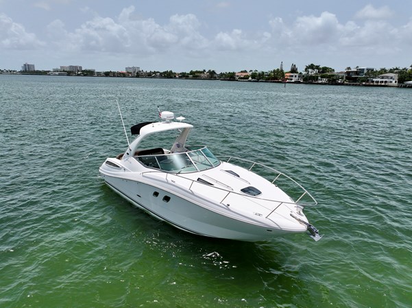 330-SUNDANCER-SEA-RAY-2014-YACHTSBLUE-BOW-PROFILE