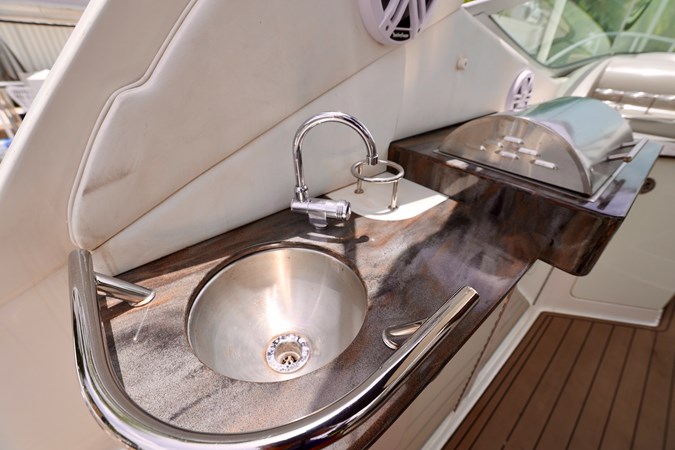 330-SUNDANCER-SEA-RAY-2014-YACHTSBLUE-COCKPIT-SINK