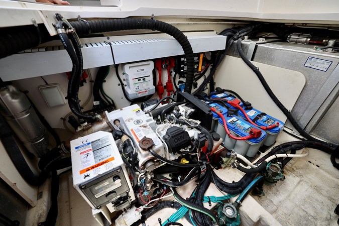 330-SUNDANCER-SEA-RAY-2014-YACHTSBLUE-GENERATOR