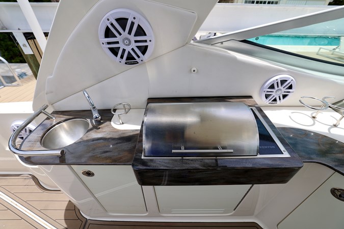 330-SUNDANCER-SEA-RAY-2014-YACHTSBLUE-OUTSIDE-GRILL