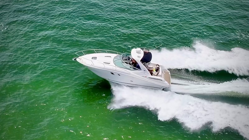 330-SUNDANCER-SEA-RAY-2014-YACHTSBLUE-RUNNING-PROFILE