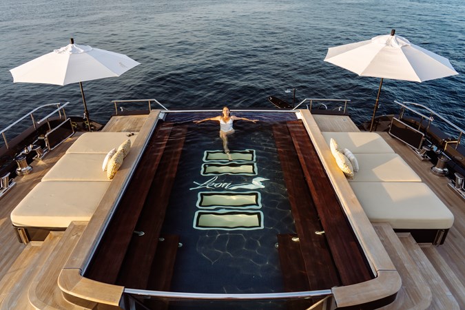 Loon 221' - Main Deck Aft Pool
