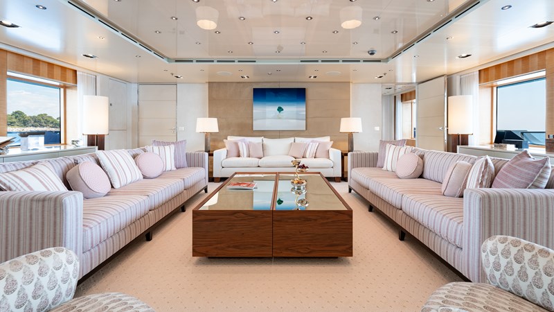 Loon 221' - Main Deck Salon