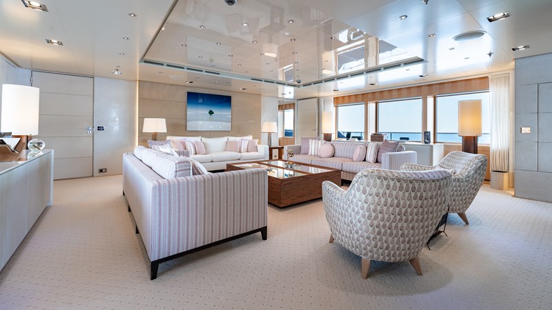 Loon 221' - Main Deck Salon