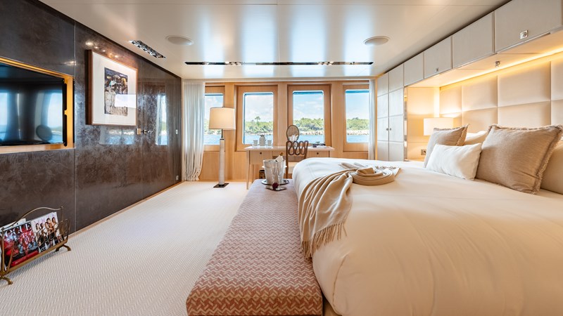 Loon 221' -  Main Deck Master Stateroom