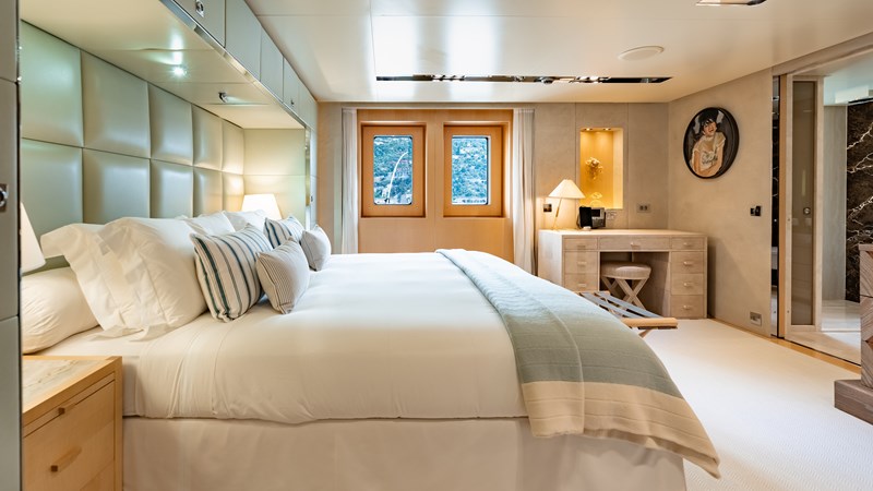Loon 221' - Lower Deck Starboard Aft Guest Stateroom