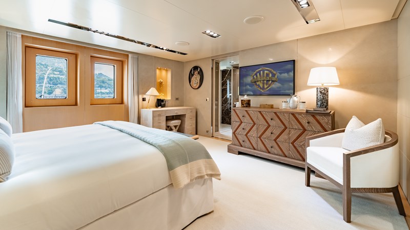 Loon 221' -  Lower Deck Starboard Aft Guest Stateroom