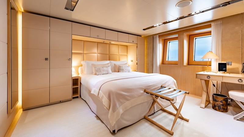 Loon 221' - Lower Deck Port Fwd. Guest Stateroom 