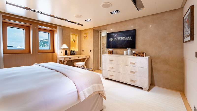 Loon 221' - Lower Deck Port Fwd. Guest Stateroom 