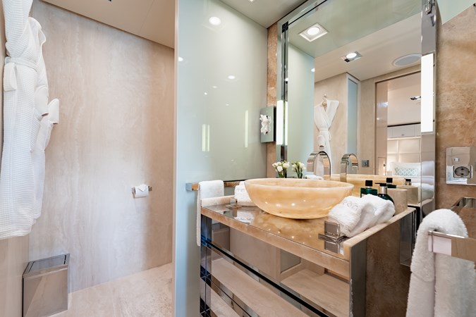 Loon 221' - Lower Deck Port Fwd. Guest Ensuite