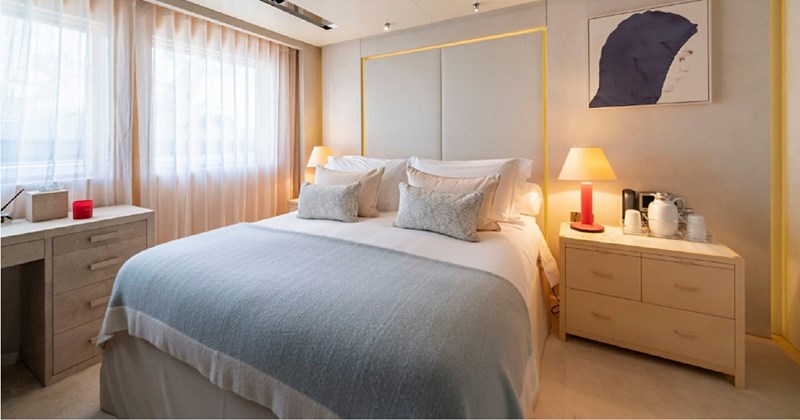 Loon 221' -  Skylounge Deck VIP guest stateroom