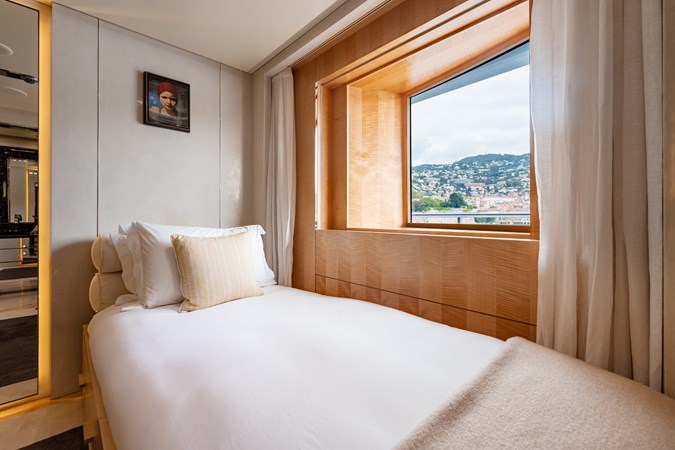 Loon 221' -  Skylounge Deck Child or Nanny Stateroom