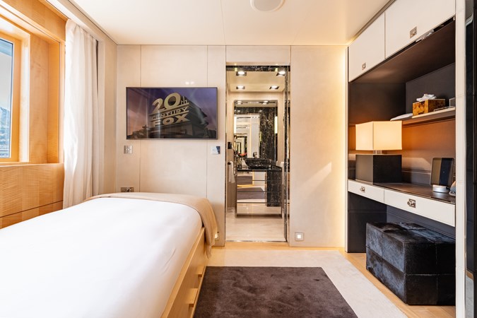 Loon 221' -  Skylounge Deck Child or Nanny Stateroom