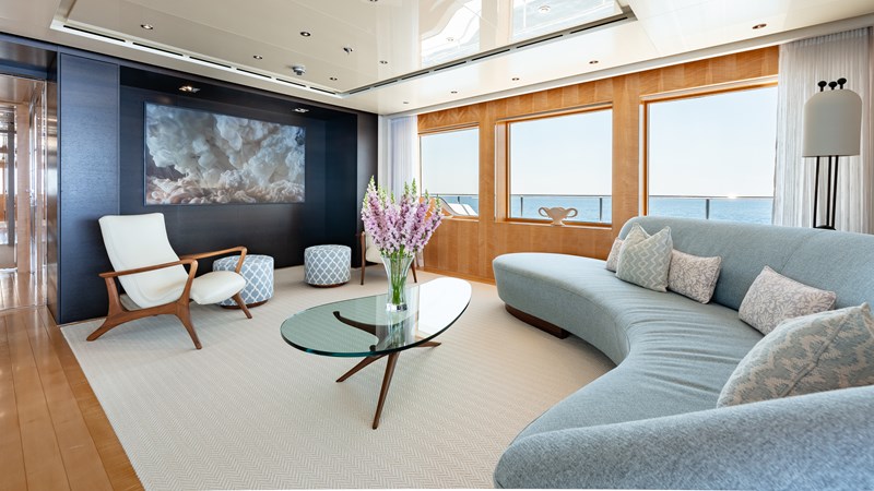 Loon 221' - Skylounge Deck Salon