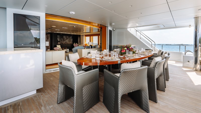Loon 221' -  Skylounge Deck Exterior Dinning