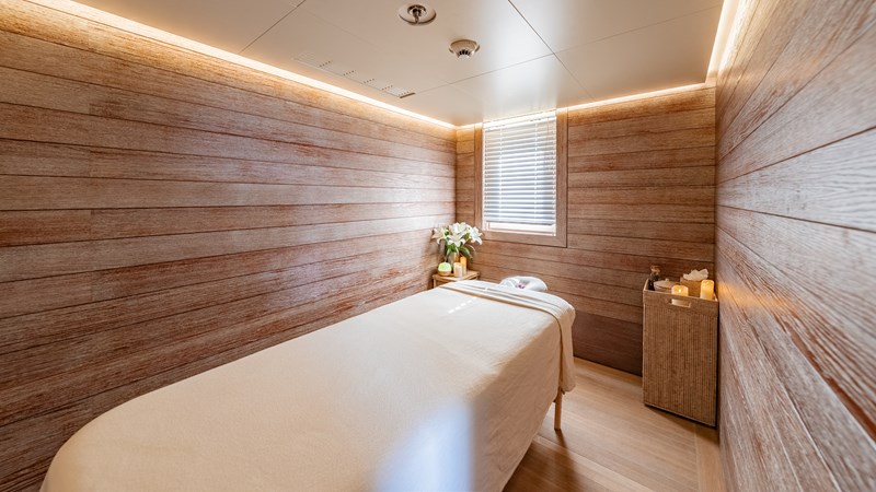 Loon 221' - Lower Deck Beach Club Massage Room