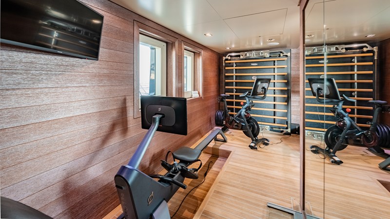 Loon 221' - Lower Deck Beach Club Gym