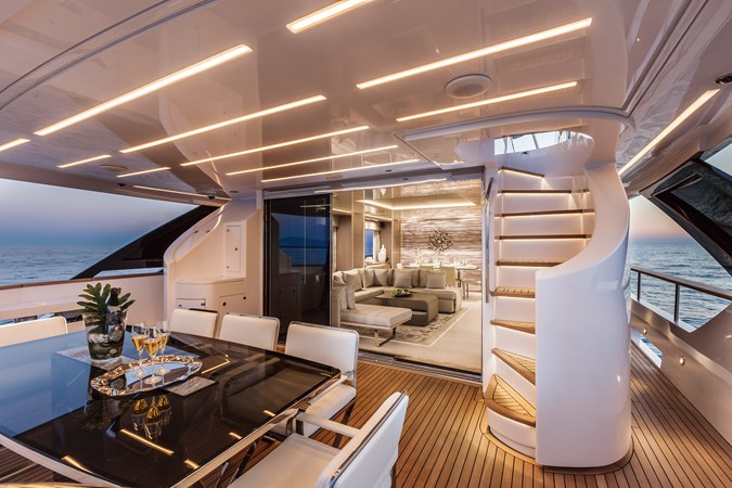 DREAMLINE 28 MAIN DECK 