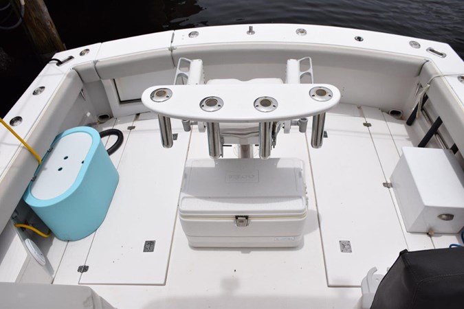 Cockpit with livewell and step box