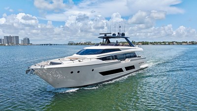 Ferretti 850 10 