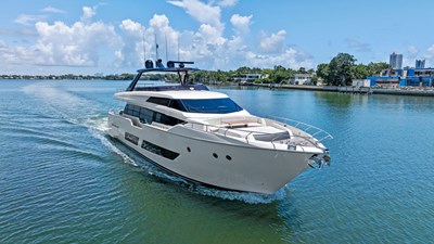 Ferretti 850 11 