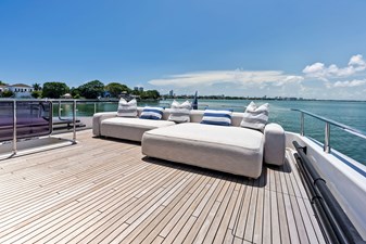 Ferretti 850 27 