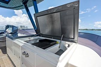 Ferretti 850 37 