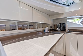Ferretti 850 63 