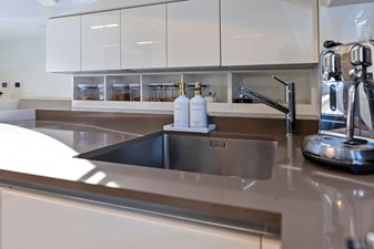 Ferretti 850 64 