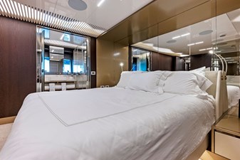 Ferretti 850 67 