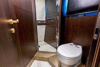Ferretti 850 77 