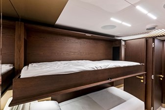 Ferretti 850 81 