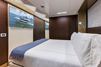 Ferretti 850 88 