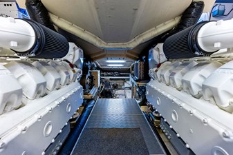 Ferretti 850 103 
