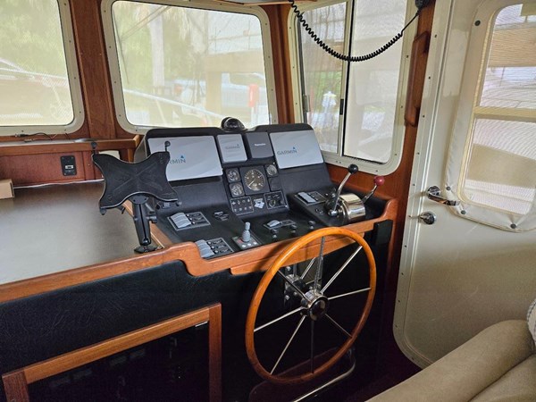 2003-american-tug-34-power-9426992-20240729072059939-1_XLARGE